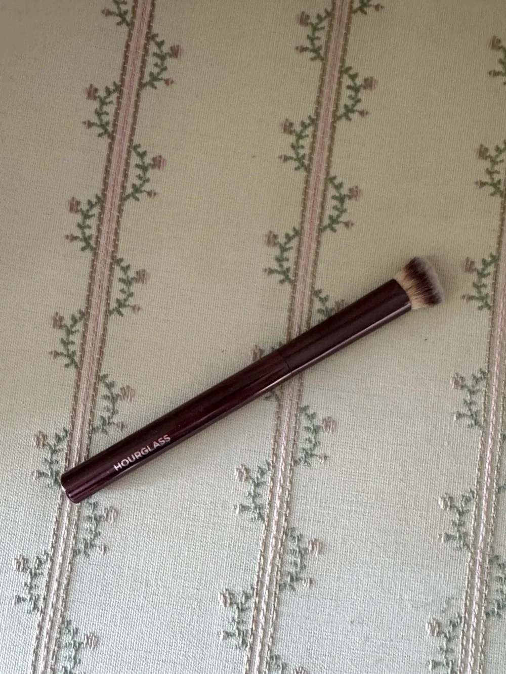 Hourglass Vanish Seamless Finish Concealer Brush